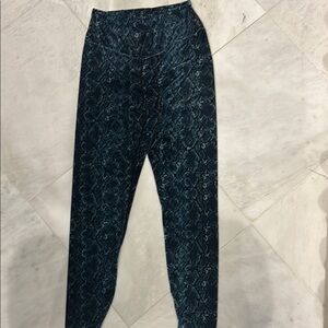 Chic Snake Print Leggings